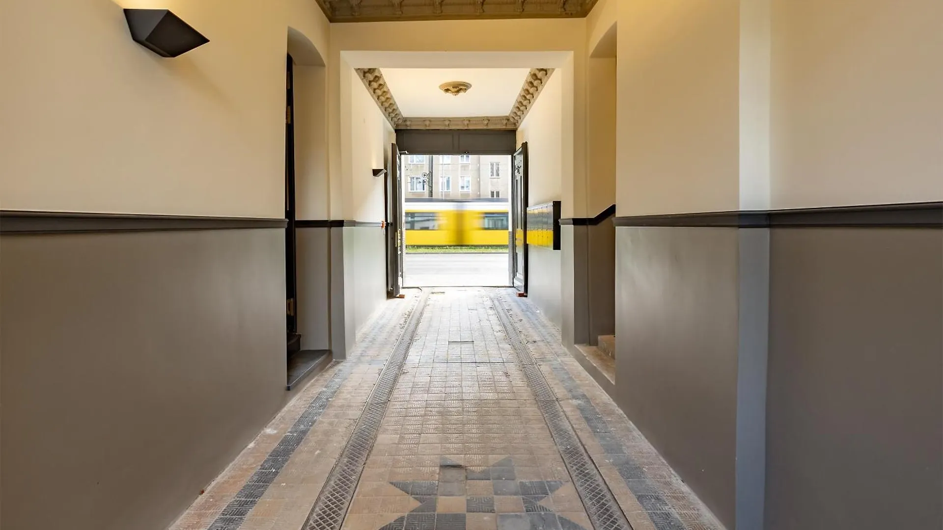 Coolest Apartment In Berlin, Easy Check-In, Big & Cozy, Near City Center - Especially For Groups! 0*, ベルリン ドイツ