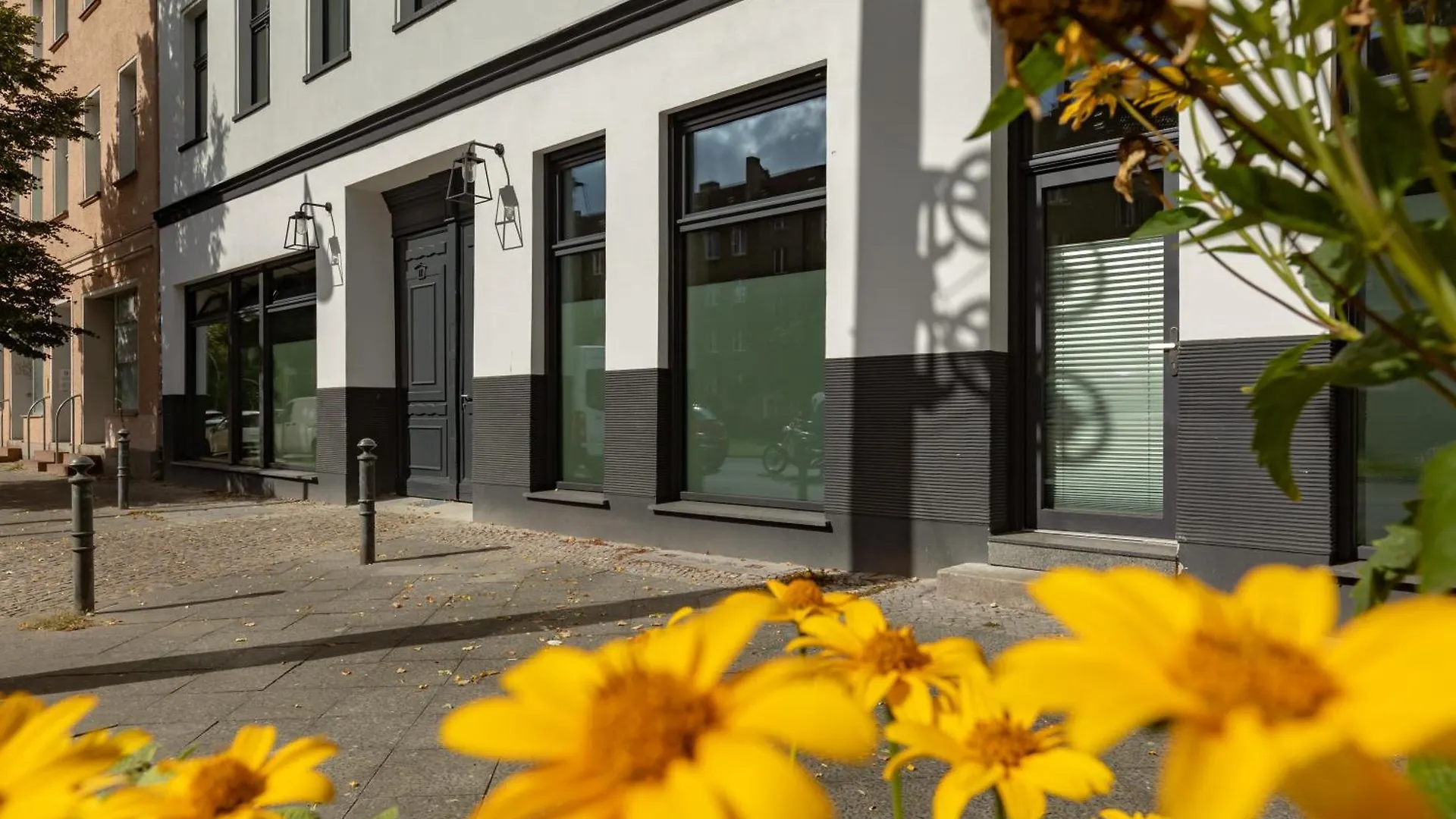 Coolest Apartment In Berlin, Easy Check-In, Big & Cozy, Near City Center - Especially For Groups!