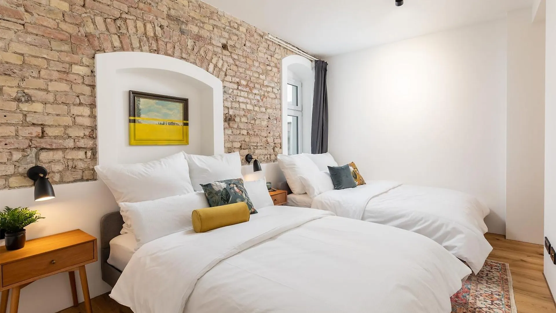 Coolest Apartment In Berlin, Easy Check-In, Big & Cozy, Near City Center - Especially For Groups! 0*, ベルリン